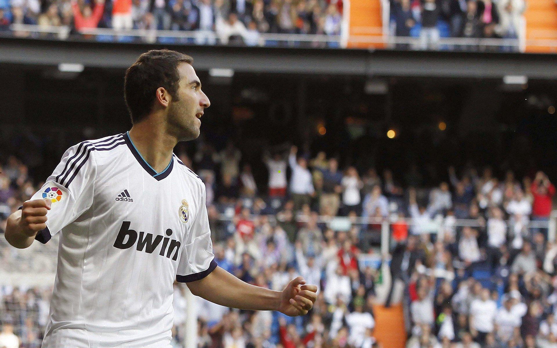 周一西甲对决，西班牙人主场对阵塞维利亚，比分预测与开局前瞻