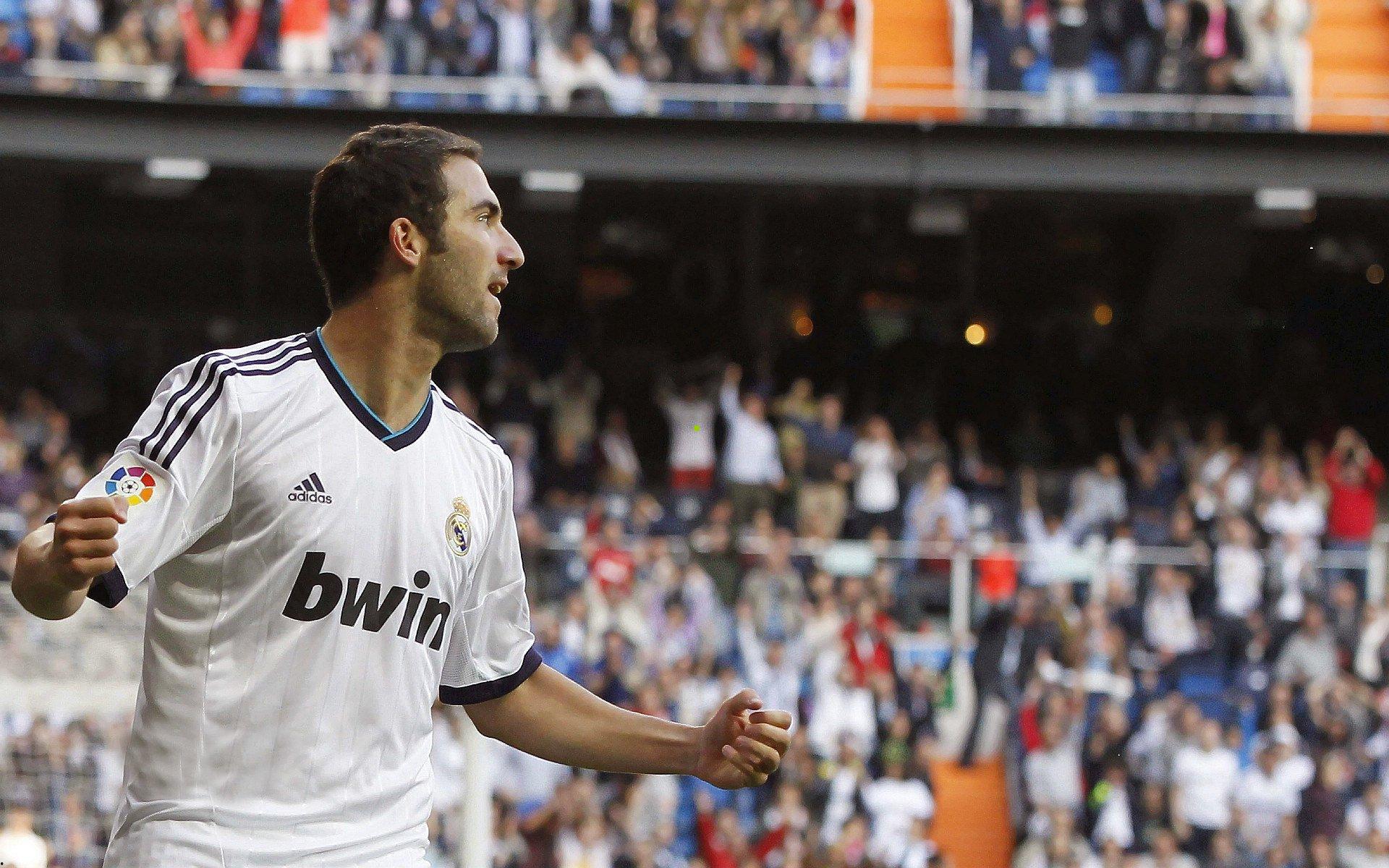 爱游戏体育：哈登脚部酸痛仍坚持出战，快船明日关键战迎考验